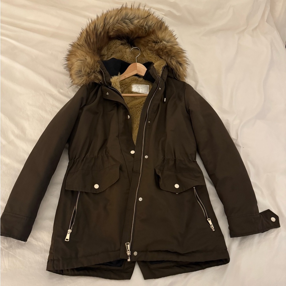 Zara Women's Dark Water Repellent Parka with Faux Fur Hood - Dark Green / Tan